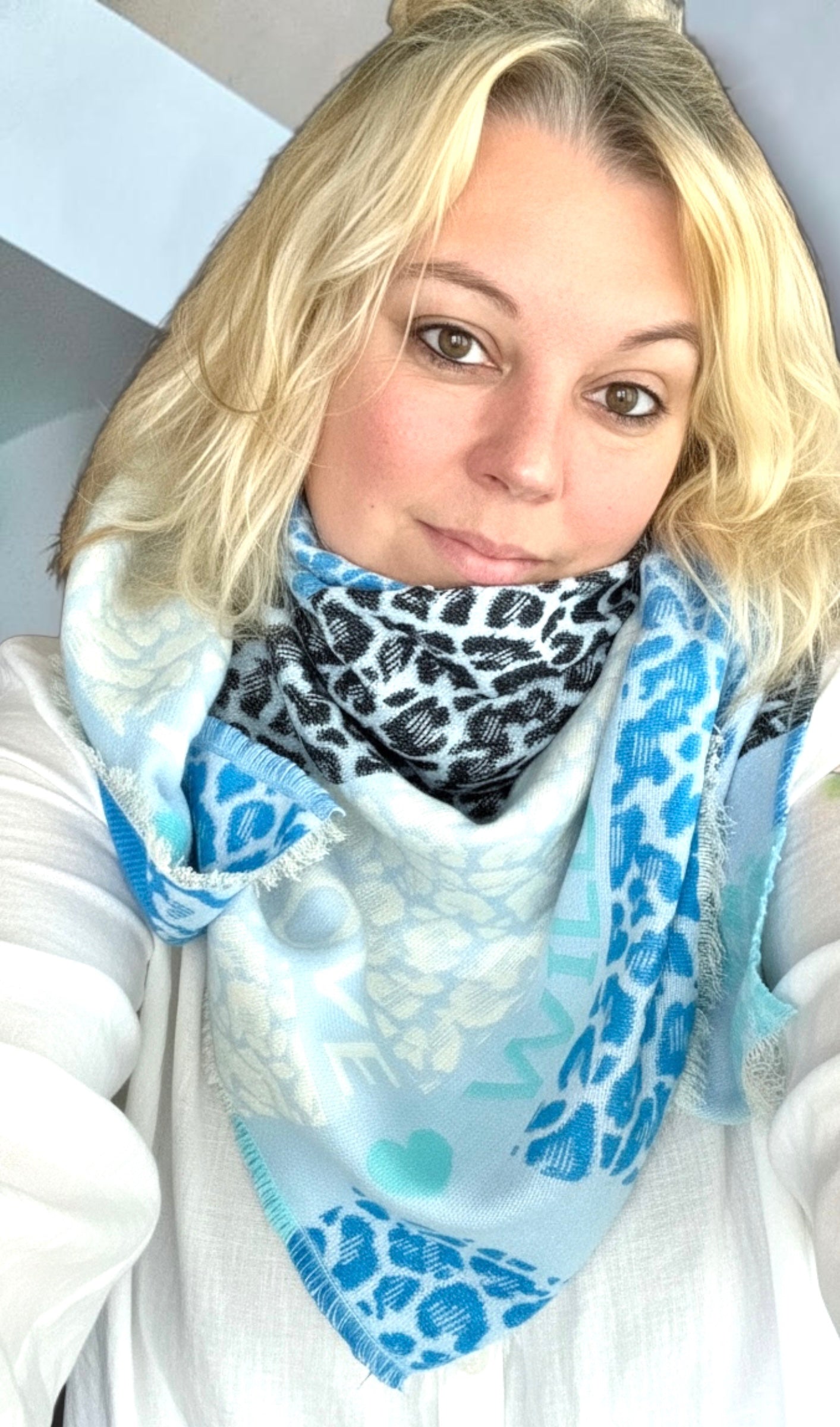 XXL Schal „Blue Leo Love“, 100 % Viskose