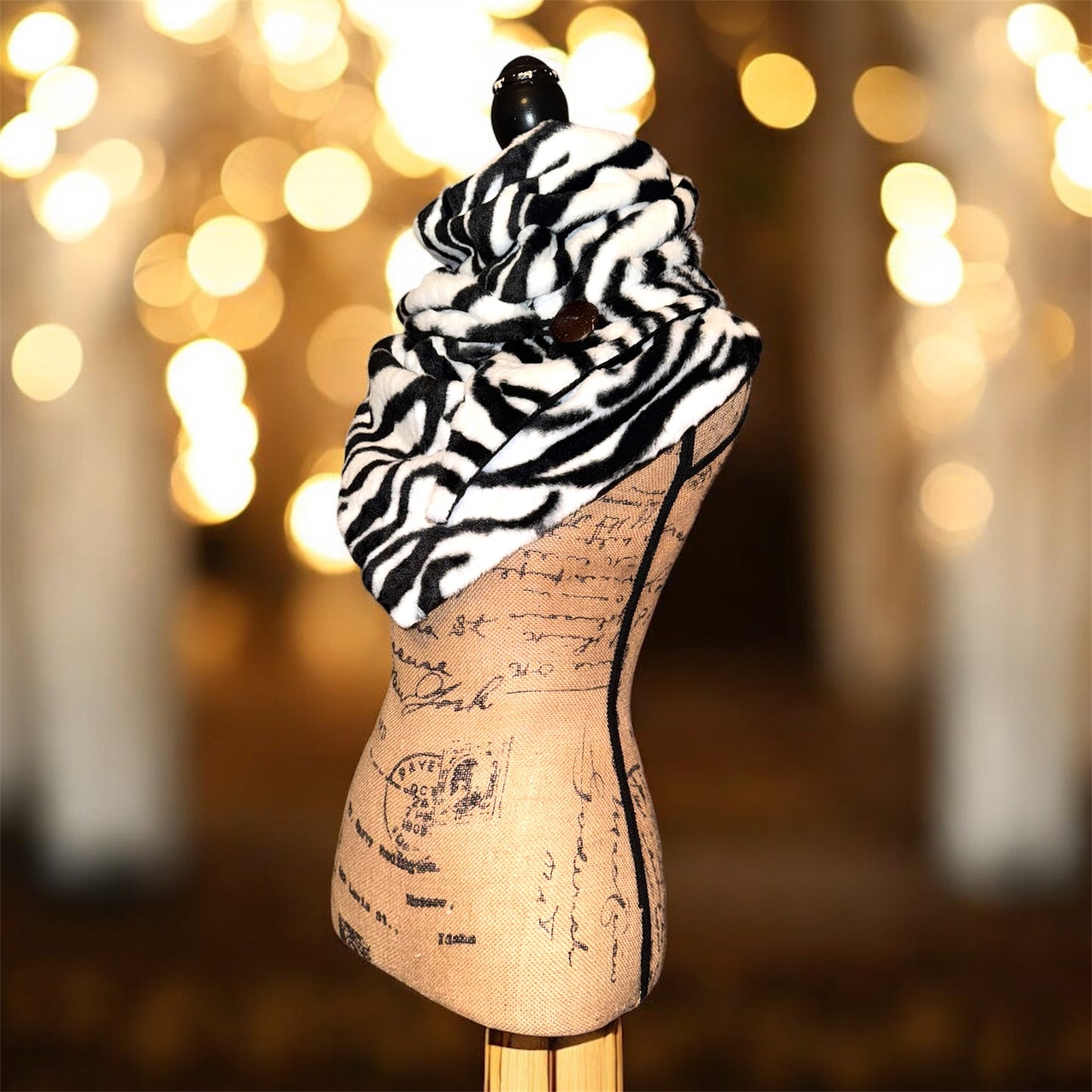 Kuschel-Plüschdreieckstuch mit Knopf