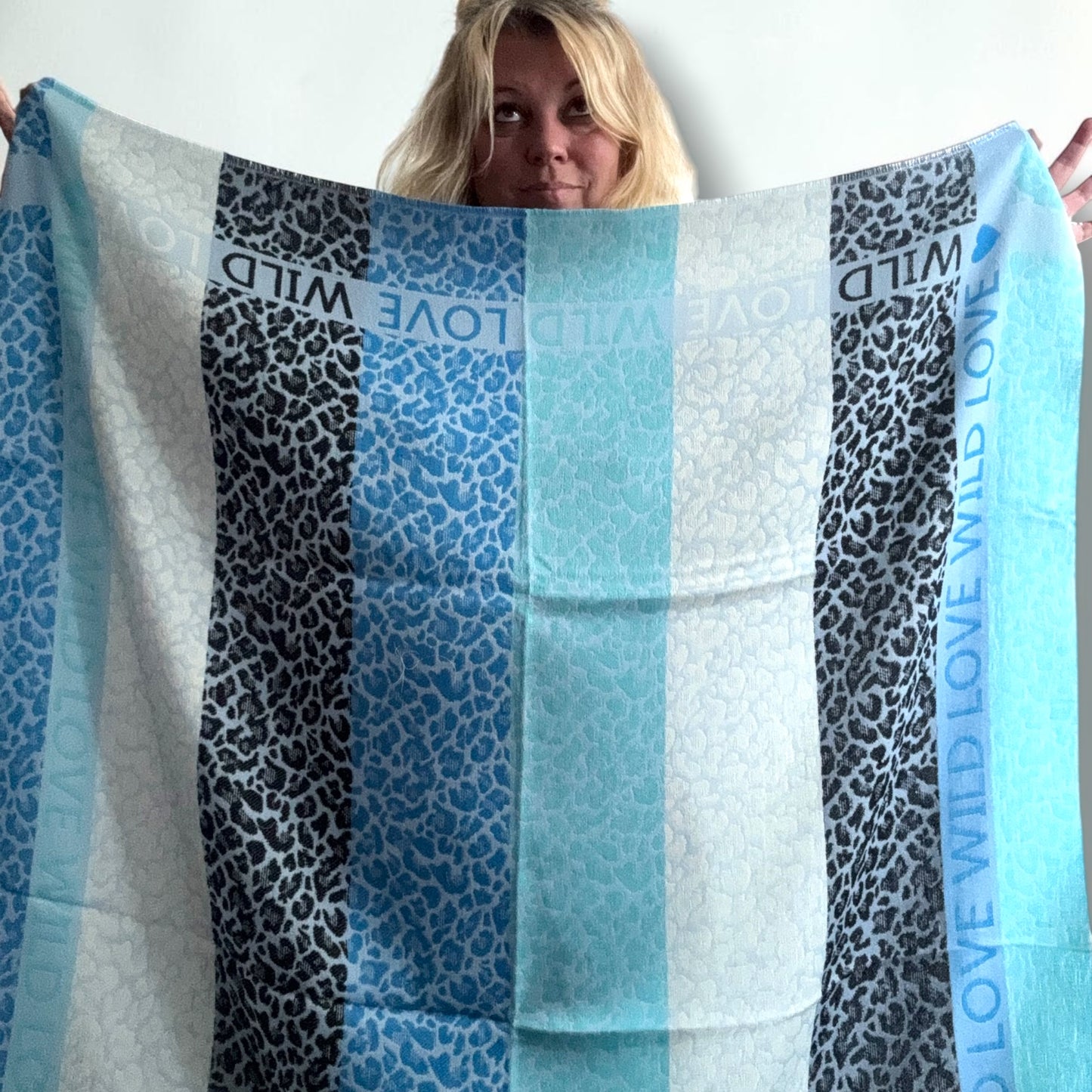XXL Schal „Blue Leo Love“, 100 % Viskose