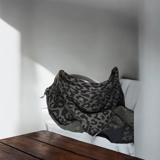 Dreieckstuch Musselin Oliv Leo/dunkel