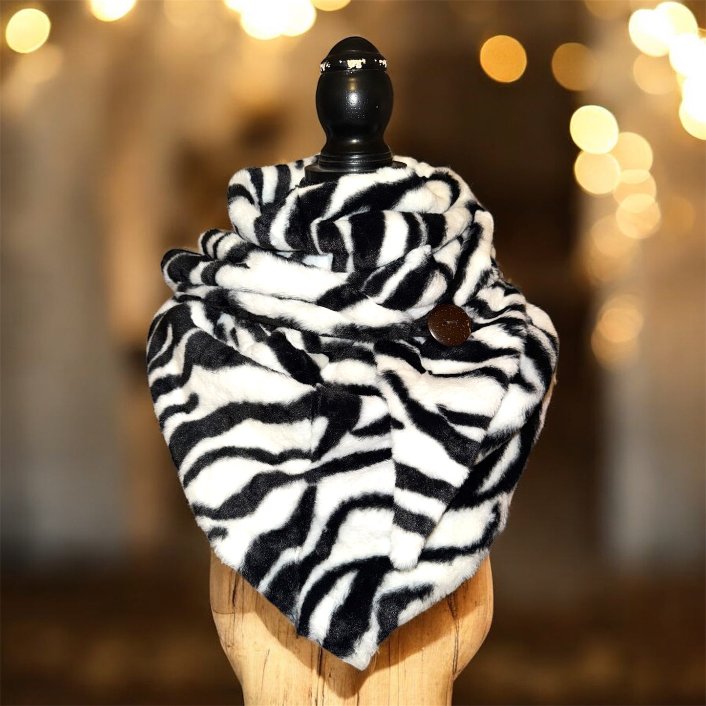 Kuschel-Plüschdreieckstuch mit Knopf