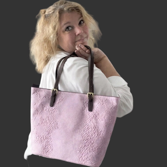 Tasche mit geprägtem Reptil-Look in Leder